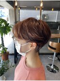 センター分けショートスタイル
