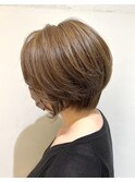 レイヤーでふんわり 大人の前下がりショート