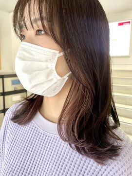 インビテーション(invitation) 外ハネミディ・インナーカラー・ラベージュ・バイオレット