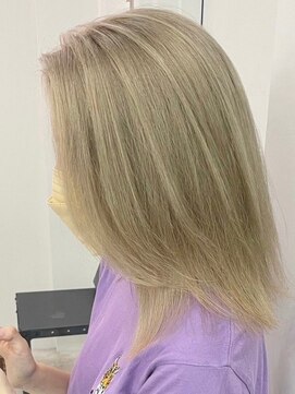 ウィコ 新宿(WICO) ホワイトベージュ[新宿駅/チョコレート/ダブルカラー]