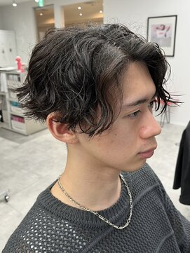 ラヴィズムバイフィフス(LUVISM by fifth) センターパートツイストスパイラルパーマ刈り上げメンズパーマ