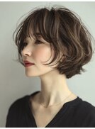 ショートボブ×白髪ぼかしハイライト