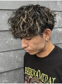 メンズセンターパートツイストスパイラルシャドウパーマ眉毛
