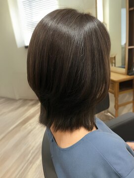 エミュー 大船店(emue) 大船ミディアムレイヤーカットワンカラーオリーブブラウン30代◆