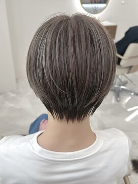 ザシー おおたかの森(The C) 丸みショート◎襟足の生え癖矯正カット×白髪ぼかしハイライト
