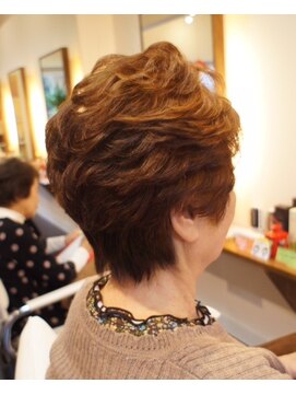 みつばちの美容室 ふんわりパーマ。