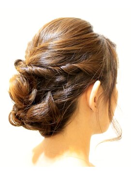 ディ シェーレ 磯子本店(die schere) ユルフワ♪アレンジシニヨン☆