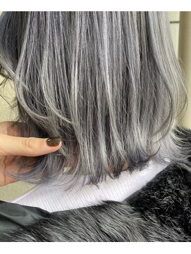 ラべリー 池袋(LOVELEY) 【 LOVELEY 】レイヤーカット × シルバーアッシュ