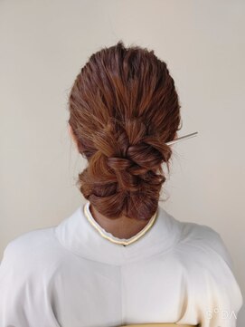 ウィット アンド ラファム Wit &La Famme 艶っぽい和服のシニヨンスタイル