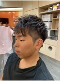 こなれ感アップ　ひかえめ　ハイライトツーブロ刈り上げショート