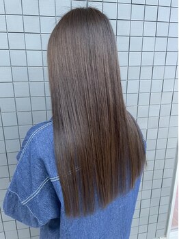 憧れのストレートヘアが叶う☆髪ストレスを解消し、触れてみたくなるような自然で柔らかい曲線美に…