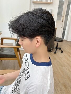 ネオリーブ クーロ メゾン 横浜(Neolive curro Maison) センターパート×ツーブロック