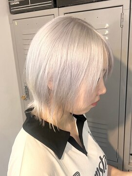 リリー シブヤ(Lilly shibuya) 【Lilly渋谷】#ホワイト#ウルフカット#学割U24#韓国#推しカラー