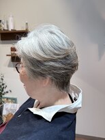 アパートメント オブ ソロン(The Apartment of Solon)&nbsp;【Aya】白髪だからオシャレスタイル