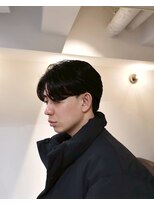 シーンバイラッド ヘルム(SCENE by RAD helm)&nbsp;メンズセンターパートで清潔感抜群のビジネスヘアメンズカット