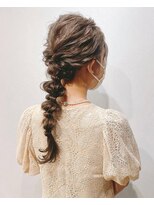 モク(moku.)&nbsp;編みおろしヘアアレンジ