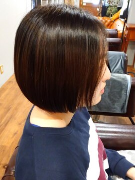 ウィーク 梅田(UiiC) すっきり大人小顔ショートボブ【uiic umedasachi】