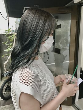 ネイヴィル(navile) ◎赤みゼロのオリーブベージュ