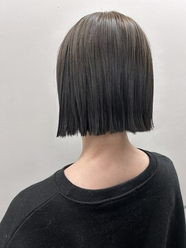 ピア ヤクイン(Pia Yakuin) 切りっぱなしボブ 暗め透明感カラー 縮毛矯正