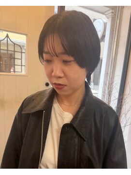 ラパーチェ(La Pace) 30代40代ウルフショートマッシュショート前髪あり丸み黒髪暗髪