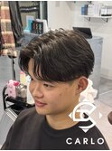 フェザーパーマ／センターパート／刈り上げ