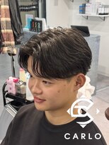 カルロイースタイル(CARLO e-style)&nbsp;フェザーパーマ／センターパート／刈り上げ