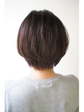 ディスオモテサンドウ 表参道(This OMOTESANDO) 30代大人女性のShort STYLE【表参道,青山】山本