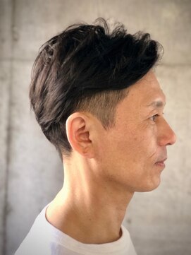 バーバーバー 八広(BARBER-BAR) 大人ミディアムツーブロック【バーバーバー　八広】