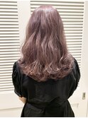 ピンクベージュ