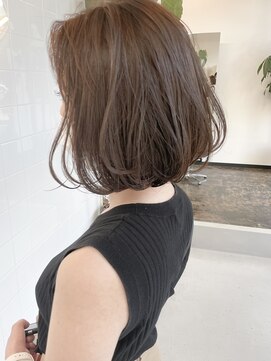 ソル(sol.) 【Naoya】前下がりオトナボブ×くすみベージュ