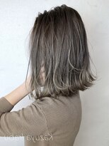 アービング(a'bing) 外国人風カラー♪束感バレイヤージュ×前下がりミディアムボブ