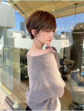 アンド ストーリーズ(&STORIES) 前髪あり耳掛け丸みくびれショートボブ20代30代40代50代(蘭)