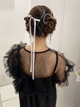 スウィープ(sweep) ツインアレンジ/タイトアレンジ/お呼ばれヘア/ヘアアレンジ/天神