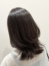 アンベリールフルー(EMBELLIR fleur)&nbsp;★春におすすめ◎大人レイヤースタイル　小顔　外ハネ　くびれ