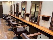 マーブルヘアー 綾瀬店(marble HAIR)の雰囲気（WOOD調で温かみのある明るい店内(綾瀬/髪質改善/カット/カラー)）