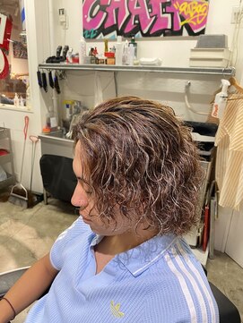 チルチェア 吉祥寺店(CHILL CHAIR) ハイライト×スパイラルパーマ〈吉祥寺〉〈バーバー〉〈理容室〉