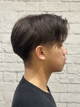 グレイスフル バーバープラチナム 六本木店(Graceful Barber platinum) ツーブロックセンターパート
