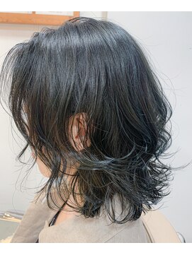 ハク アトリエ(HaKU atelier) ウルフボブパーマボブヘアブルーグレージュネイビーニュアンス