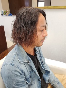 アムズヘアーファム メンズミディアム：ツイストスパイラルパーマ