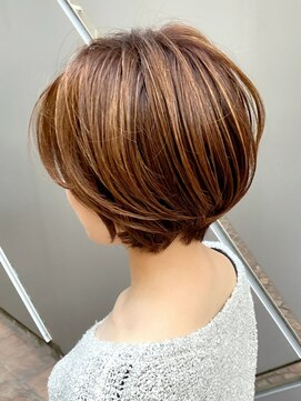 ビュートリアム 梅田(BEAUTRIUM) 大人可愛い丸みショート