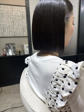 モノ アンド イニ(Mono & inni) ヘイリーボブ　カットピコトリートメント