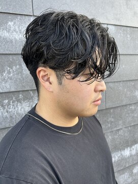 ヒュイル バイ ニアウ(Hwyl by Niau) メンズマッシュセンターパートスパイラルパーマニュアンスパーマ