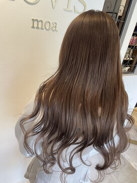 ラビスモア(Lovis moa) 似合わせカット／フェミニンロング／メルティーカラー