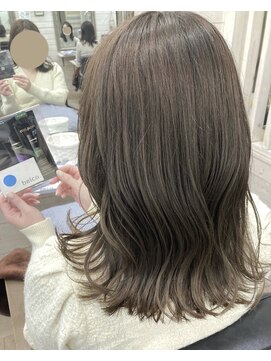 ベルコ(belco.nico) 海外 くびれミディ×グレージュ/白髪染めに見えない白髪染め