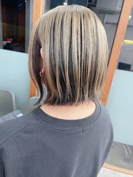 イルウィ(irwi) 【トレンド】ホワイトブロンド　アンブレラカラー　ボブ