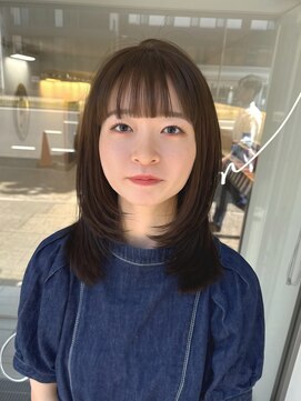 インビテーション(invitation) ミディアムレイヤー ワイドパッツン レイヤーカット