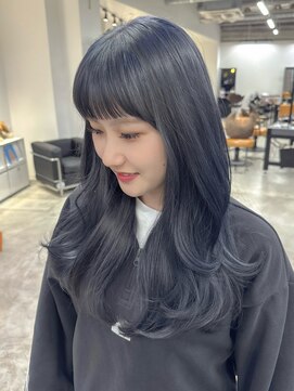 ソピ バイ インビテーション(sopi by invitation) オン眉ぱっつん前髪 レイヤーカット ブルーアッシュダークブルー