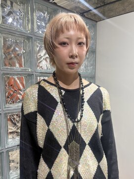 ホワイトブロンド/ハイトーン/ショートウルフ/ショートヘア