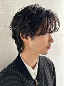 ナービス ラプソディー(NARVIS Rhapsody) 大きな毛流れが今っぽいフェザーパーマ