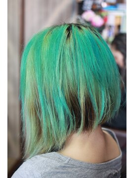 オーバーキャプテンネイキッド(OVER CAPTAIN NAKED) ネオジオメトリック＊スーパー前下がりミディアムボブ